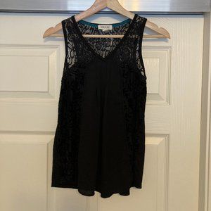 TAYLOR & SAGE Lace Detailed Black Tank Small